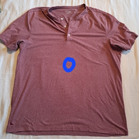 Untuckit men's XL lt red 3 button shirt has small hole puctured, for layering - Picture 2 of 6
